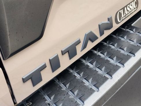 Used 2024 Nissan Titan PRO-4X w/ Pro-4x Convenience Package AWD/4WD image 12