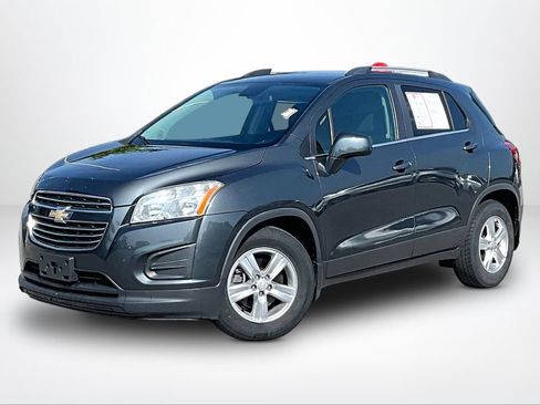 Used 2016 Chevrolet Trax LT w/ Sun And Sound Package FWD image 2