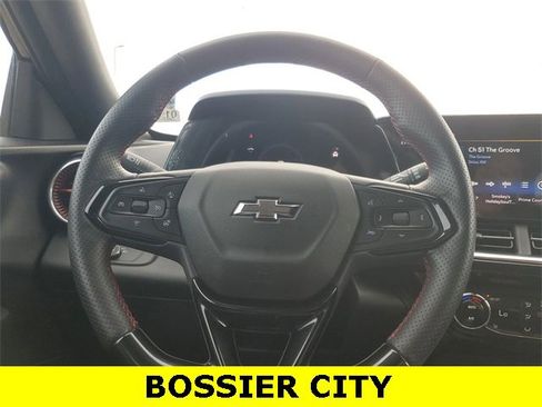 Certified 2025 Chevrolet Trax RS w/ Sunroof Package image 11