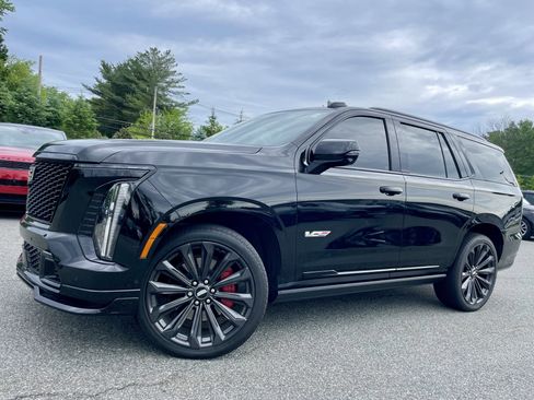 Used 2025 Cadillac Escalade V w/ LPO, Floor Liner Package AWD/4WD image 39