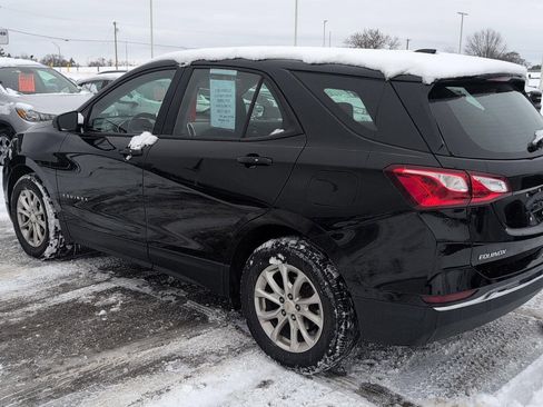 Used 2018 Chevrolet Equinox LS image 3