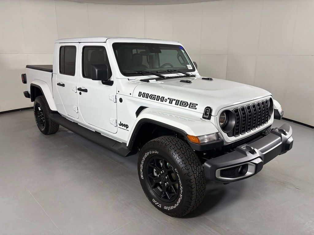 Used 2025 Jeep Gladiator Sport AWD/4WD image 2
