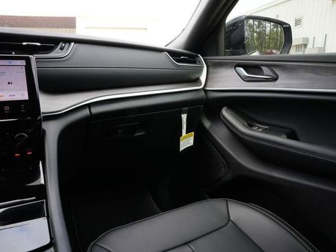 New 2025 Jeep Grand Cherokee Limited image 6