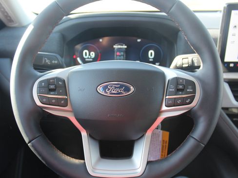New 2026 Ford Explorer Active w/ Active Comfort Package AWD/4WD image 7