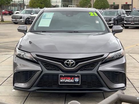 Used 2021 Toyota Camry SE image 10