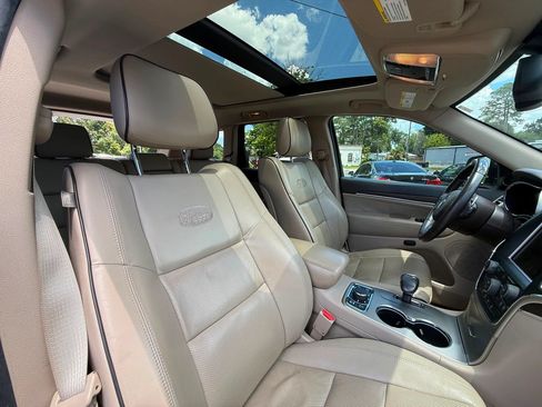 Used 2014 Jeep Grand Cherokee Overland w/ Advanced Technology Group AWD/4WD image 17
