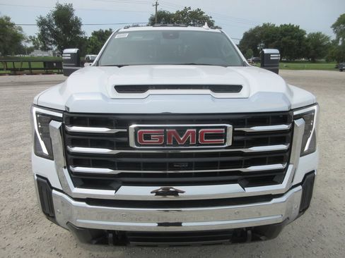 New 2026 GMC Sierra 2500 SLT w/ SLT Premium Package AWD/4WD image 11