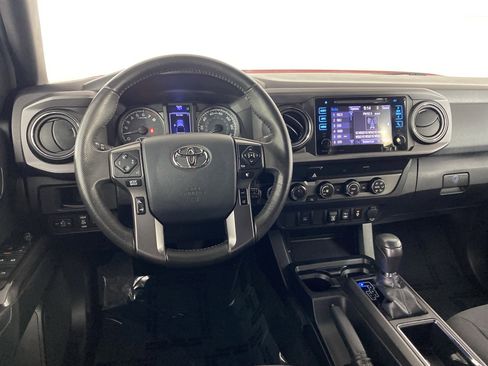 Used 2019 Toyota Tacoma TRD Off-Road AWD/4WD image 36