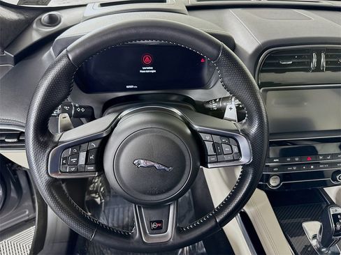 Used 2019 Jaguar F-PACE SVR image 24