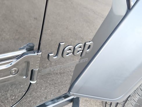 Used 2023 Jeep Wrangler Sport AWD/4WD image 6