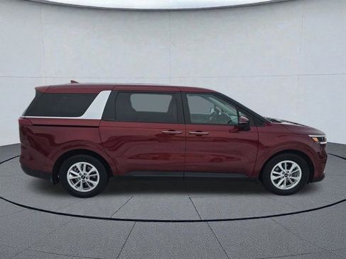 Used 2023 Kia Carnival LX image 6