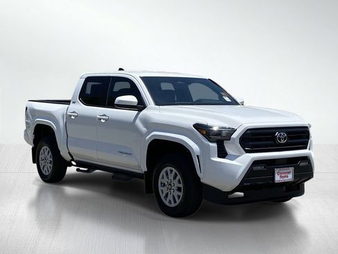 Used 2026 Toyota Tacoma SR5 AWD/4WD image 12