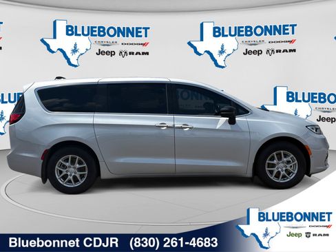 New 2026 Chrysler Pacifica Select FWD image 4