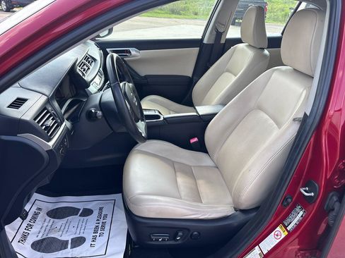 Used 2013 Lexus CT 200h w/ Premium Pkg w/Backup Camera FWD image 17