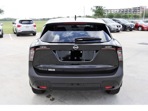 Certified 2025 Nissan Kicks SV image 6