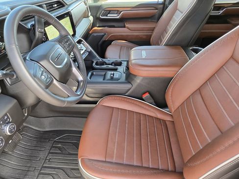 Certified 2025 GMC Sierra 2500 Denali Ultimate w/ Max Trailering Package image 8