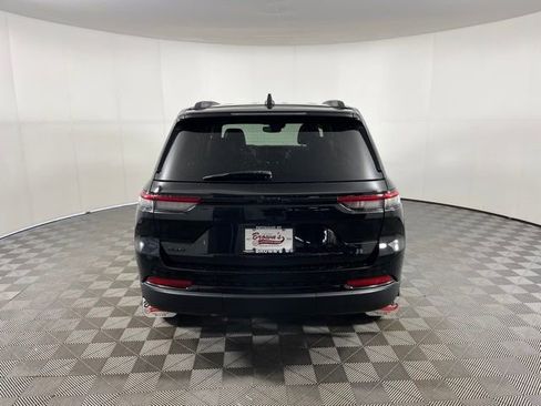 Used 2023 Jeep Grand Cherokee Altitude image 6