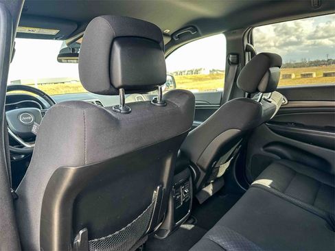 Used 2019 Jeep Grand Cherokee Laredo image 17