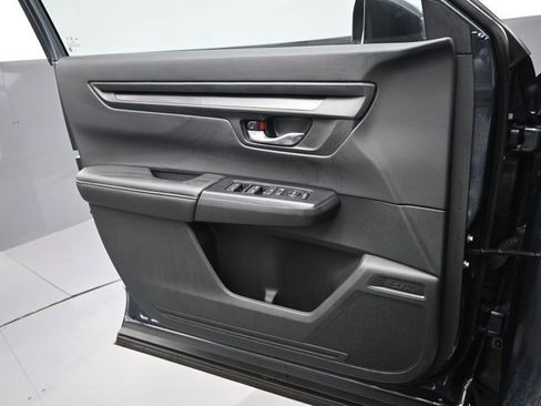 Used 2025 Honda CR-V LX image 12