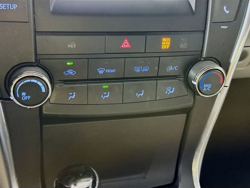 Used 2016 Toyota Camry LE image 17