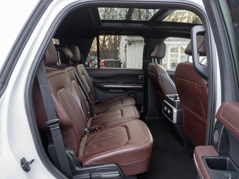 Used 2024 Ford Expedition Limited image 46