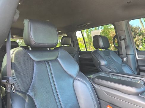 Used 2022 Jeep Wagoneer Series III w/ Flexible Seating Group RWD image 16