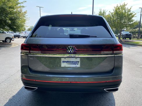 Used 2025 Volkswagen Atlas SE FWD image 8