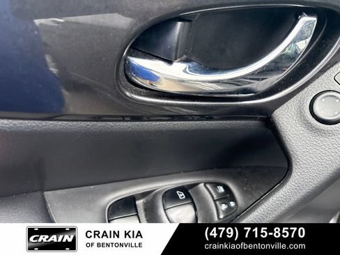 Used 2018 Nissan Rogue SV AWD/4WD image 14