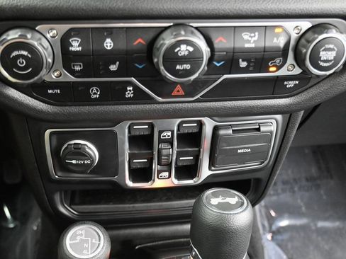 Used 2025 Jeep Wrangler Unlimited Sport AWD/4WD image 26
