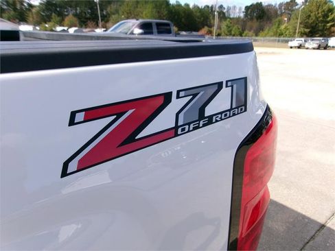 Used 2018 Chevrolet Silverado 1500 LT w/ All Star Edition image 10