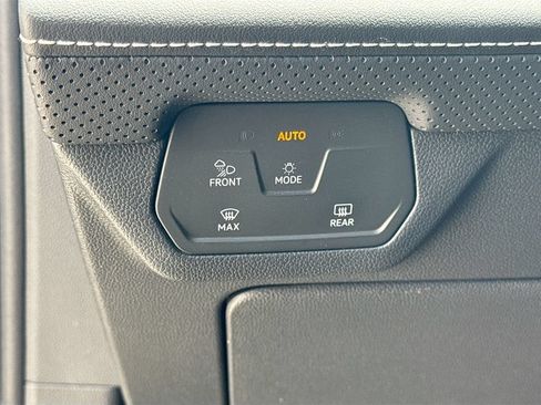 Used 2024 Volkswagen Atlas Cross Sport SEL R-Line AWD/4WD image 10