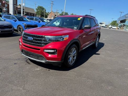 Used 2020 Ford Explorer XLT w/ Equipment Group 202A AWD/4WD image 3