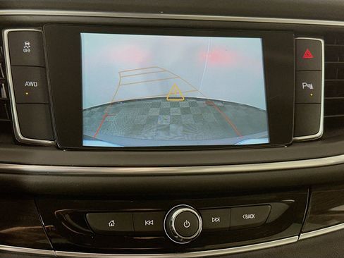 Used 2019 Buick Enclave Essence image 11