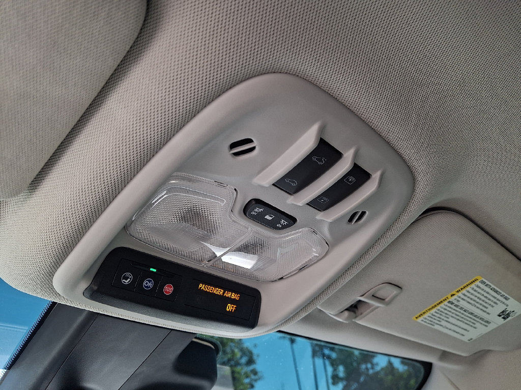 Used 2023 Chevrolet Bolt EUV Premier w/ Sun & Sound Package FWD image 27