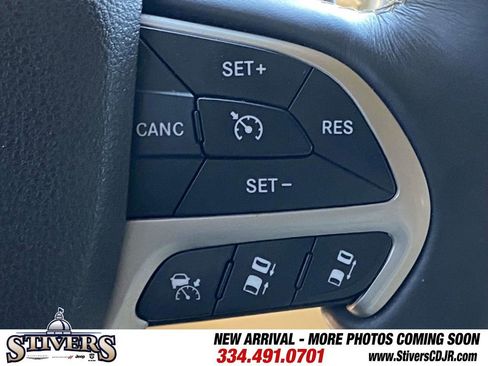 Used 2017 Jeep Grand Cherokee Overland w/ Jeep Active Safety Group AWD/4WD image 61