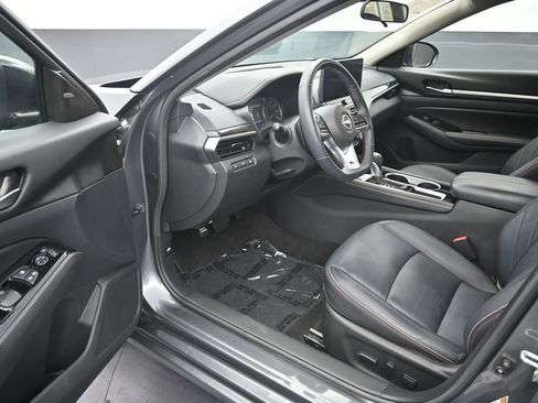 Used 2024 Nissan Altima 2.5 SR w/ SR Premium Package FWD image 10
