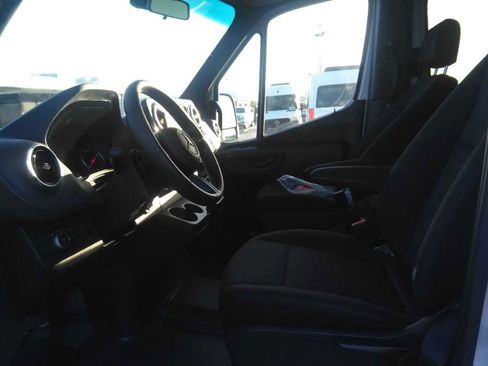 Used 2025 Mercedes-Benz Sprinter 2500 image 3