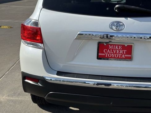 Used 2011 Toyota Highlander Limited w/ Tow Pkg FWD image 10