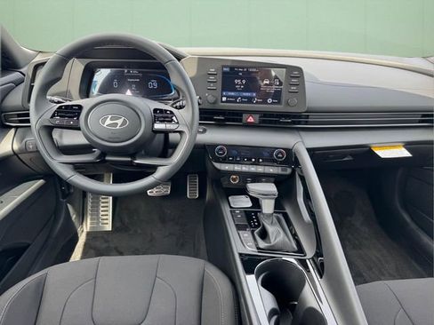 New 2026 Hyundai Elantra SEL Sport Premium FWD image 15