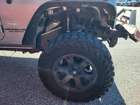 Used 2014 Jeep Wrangler Unlimited Sahara w/ Connectivity Group AWD/4WD image 7