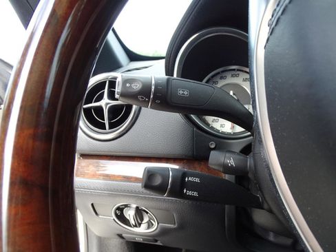 Used 2013 Mercedes-Benz SL 550 image 10