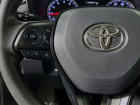 Used 2020 Toyota RAV4 LE FWD image 18