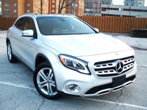 Used 2019 Mercedes-Benz GLA 250 4MATIC image 2