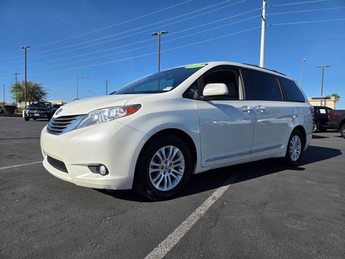Used 2017 Toyota Sienna XLE w/ XLE Navigation Package image 2