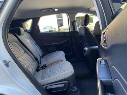 Used 2022 Ford Escape SE FWD image 38