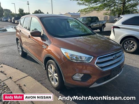 Used 2017 Ford Escape SE FWD image 1