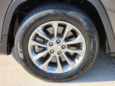 Used 2020 Jeep Cherokee Latitude Plus FWD image 13
