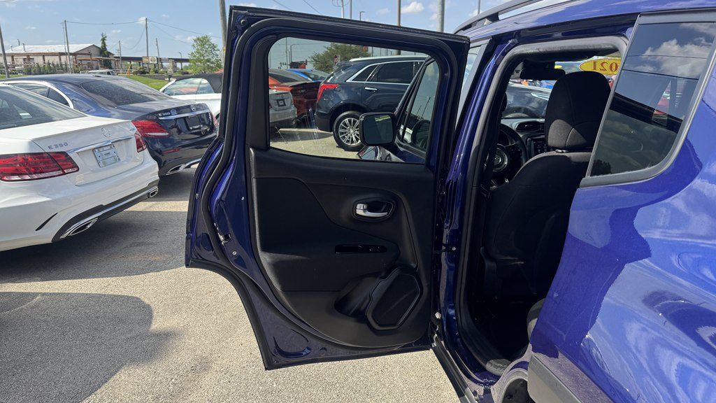Used 2021 Jeep Renegade Latitude FWD image 20