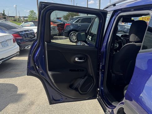 Used 2021 Jeep Renegade Latitude FWD image 20