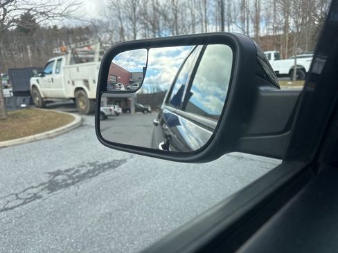 Used 2018 Ford Explorer XLT w/ Equipment Group 202A image 34